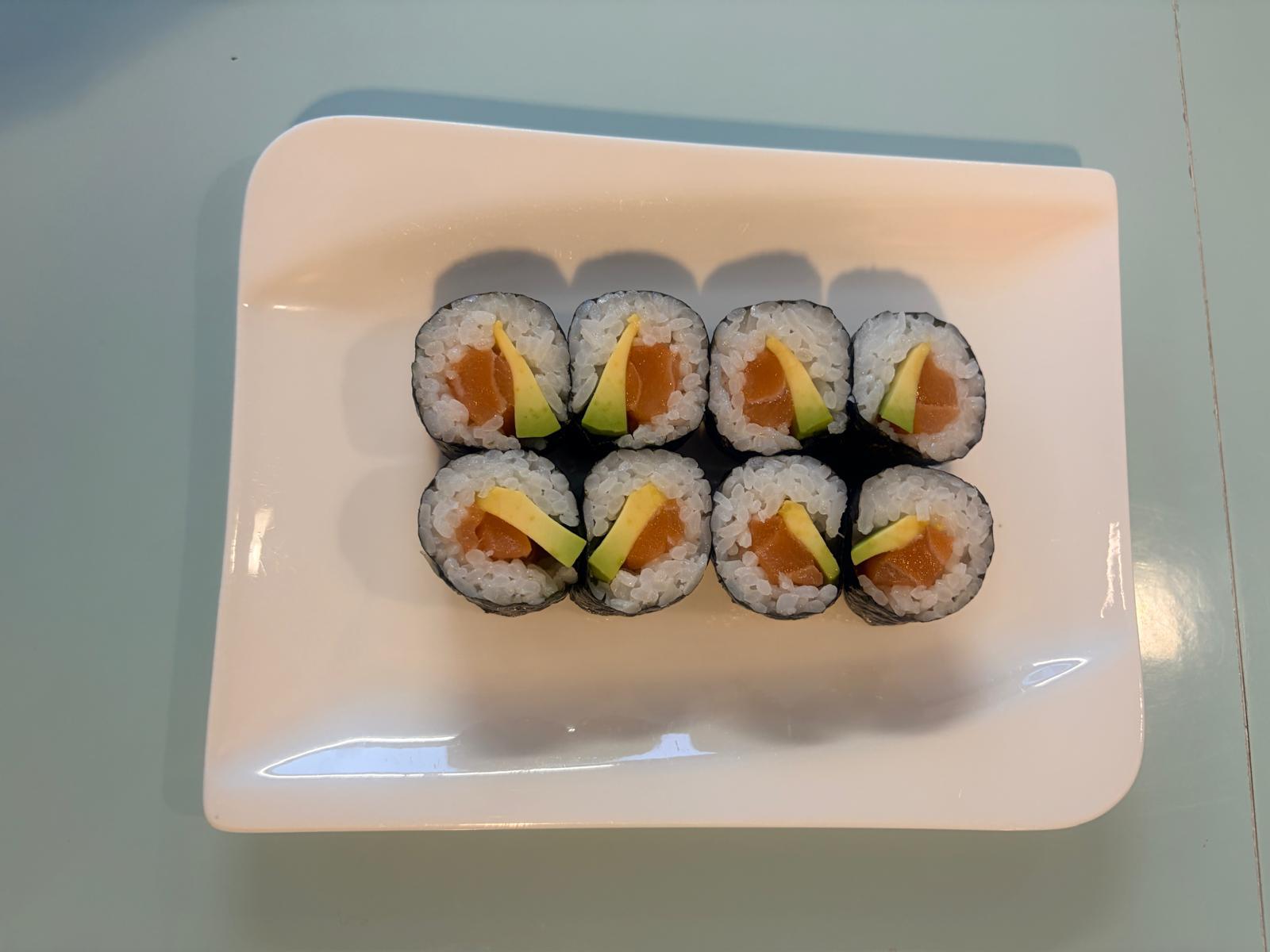 Lachs Avocado Maki